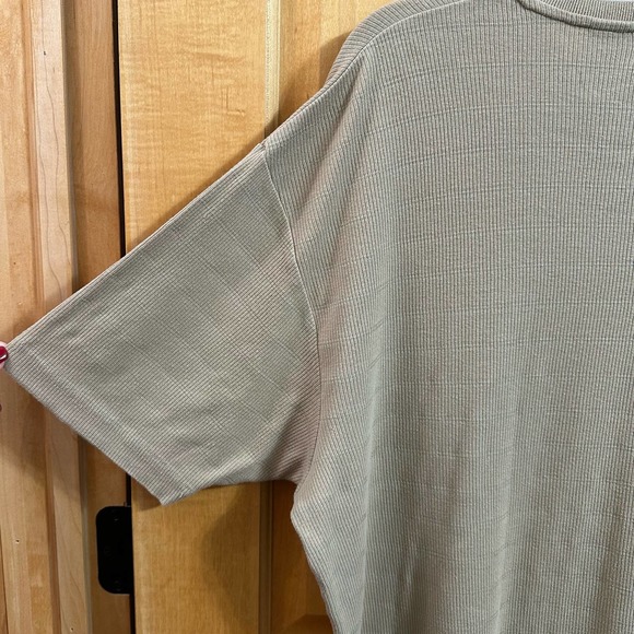 EUC, Claiborne Men’s Sz XXL Tan with Cream Trim V-Neck, Ribbed Short Sleeve Polo - Picture 7 of 9